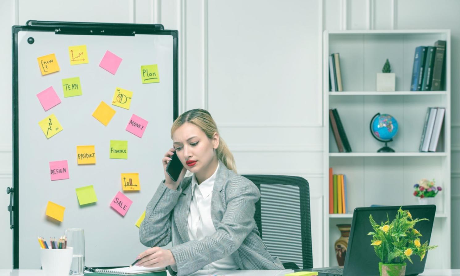 Interaktive Gruppenarbeit während eines SEO-Workshops